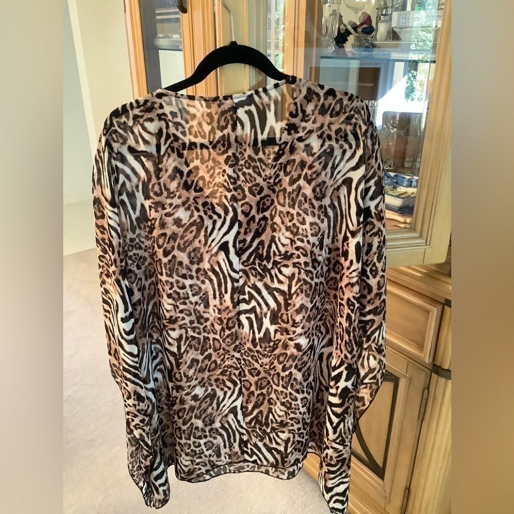 BEAUTIFUL 2X EMBELLISHED ANIMAL PRINT TOP, NWOT - Picture 2 of 5
